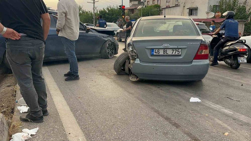 Osmaniye&rsquo;de zincirleme trafik kazası: 2 yaralı
