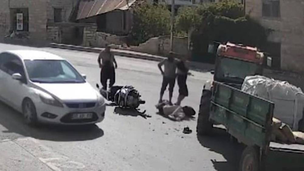Mersin&rsquo;de motosiklet trakt&ouml;rle &ccedil;arpıştı: 1 yaralı
