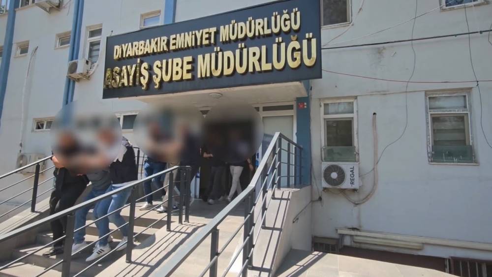 Diyarbakır&rsquo;da diş kliniğini kurşunlayan 3 ş&uuml;pheli tutuklandı
