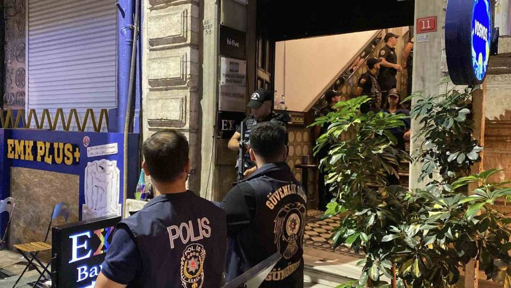 İstanbul&rsquo;da &lsquo;Ailem G&uuml;vende&rsquo; operasyonu: &Ccedil;ok sayıda mekana baskın yapıldı
