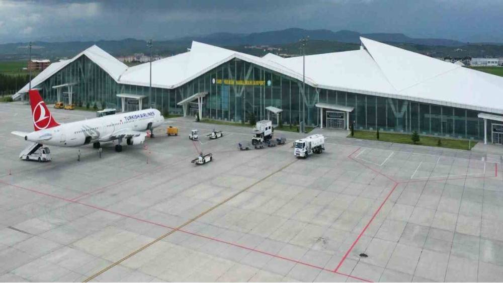 Kars Harakani Havalimanı&rsquo;nda 8 ayda 423 bin yolcu trafiği
