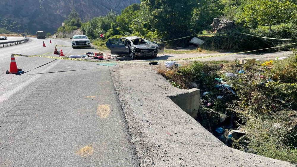 Bitlis&rsquo;te feci kaza: 10 yaşındaki &ccedil;ocuk hayatını kaybetti, 3 yaralı
