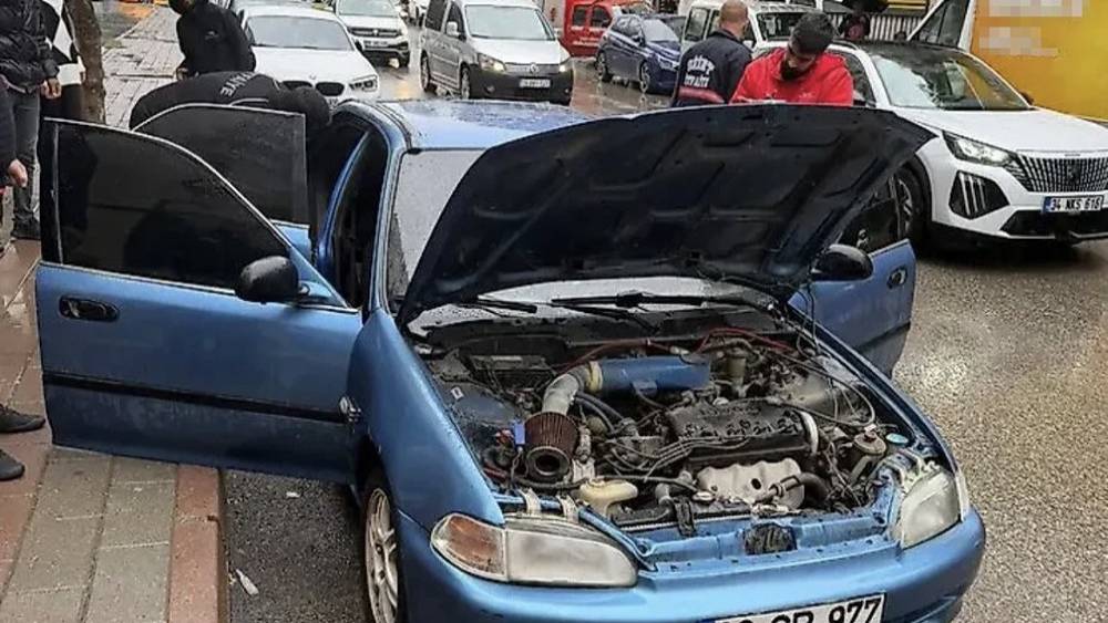 Siirt&rsquo;te park halindeki otomobil yandı
