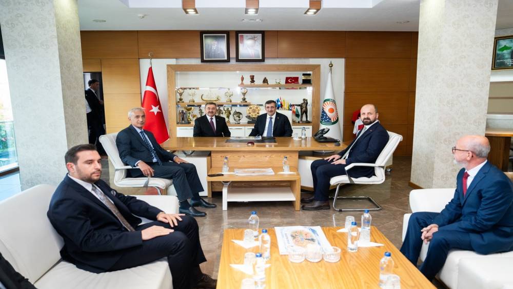 Cumhurbaşkanı Yardımcısı Yılmaz&rsquo;dan G&ouml;lbaşı Belediyesi&rsquo;ne ziyaret
