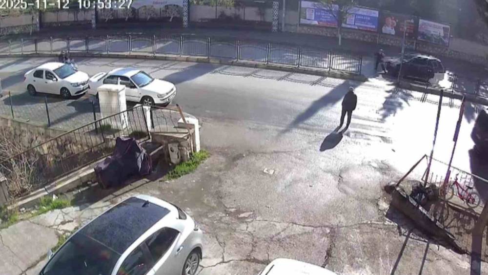 Yaya geçidinde 5 gün arayla yaşanan iki kaza kamerada
