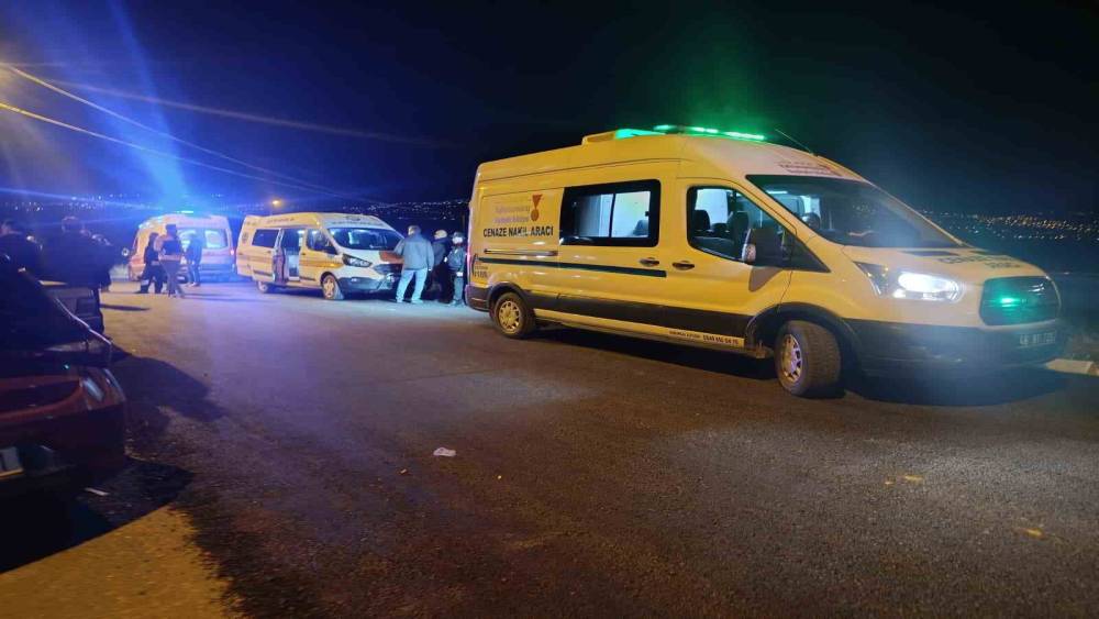 Kendisinden ayrılan kız arkadaşını evine girerken  öldürdü
