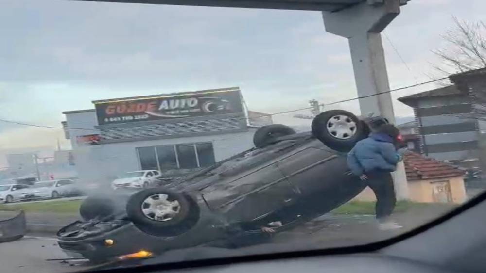 &Ccedil;aycuma&rsquo;da otomobil takla attı
