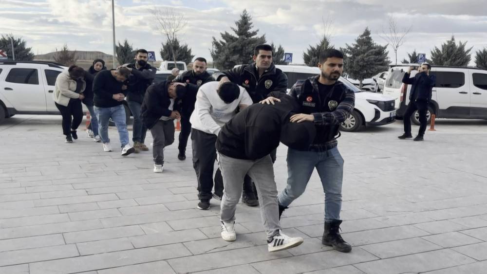 Aksaray&rsquo;da uyuşturucu operasyonu: 8 g&ouml;zaltı
