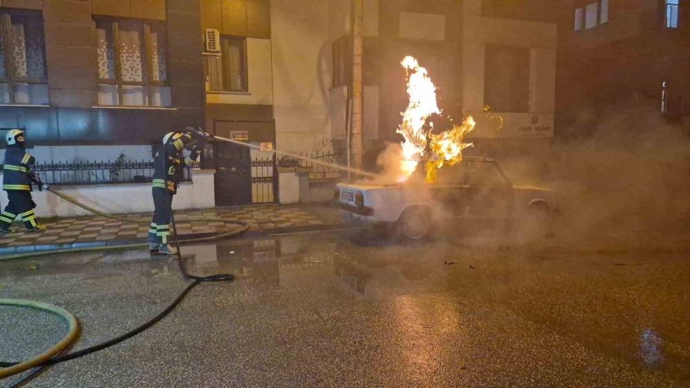 Eskişehir&rsquo;de park halindeki LPG&rsquo;li ara&ccedil; k&uuml;le d&ouml;nd&uuml;
