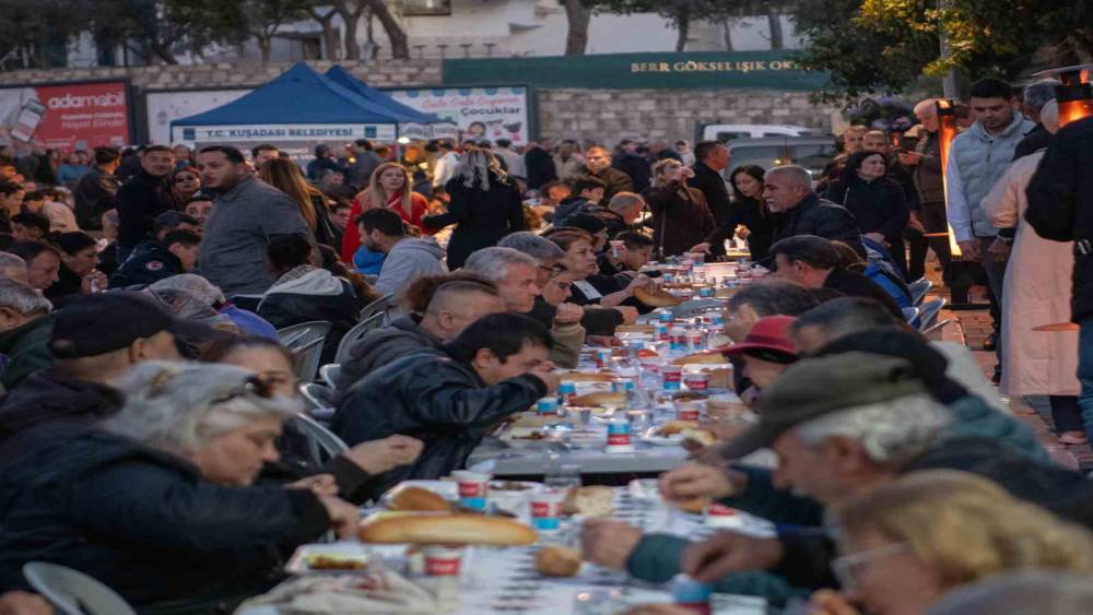 Kuşadası, Başkan G&uuml;nel i&ccedil;in tek y&uuml;rek oldu
