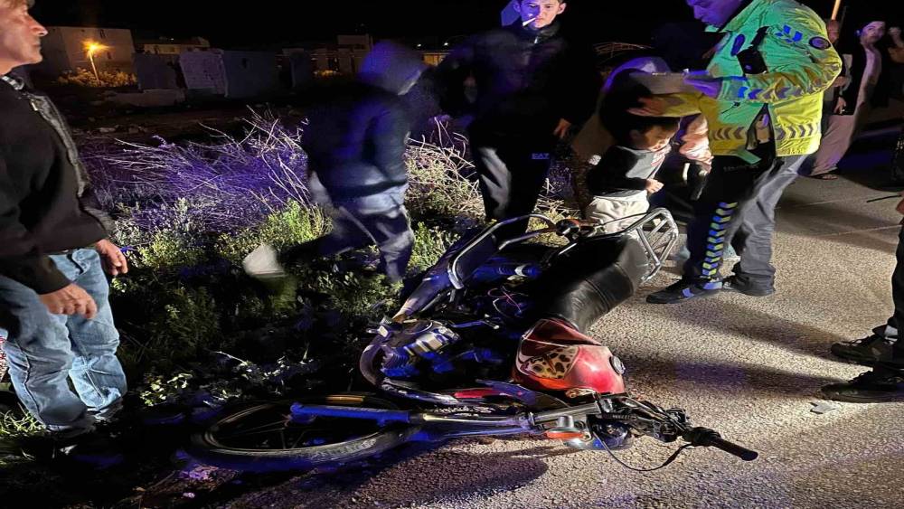 Otomobil ile motosiklet &ccedil;arpıştı:2 yaralı
