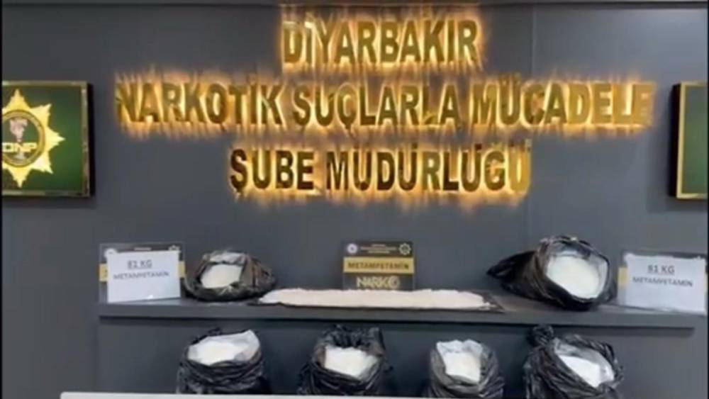 Diyarbakır&rsquo;da takibe alınan tırda 81 kilo metamfetamin ele ge&ccedil;irildi

