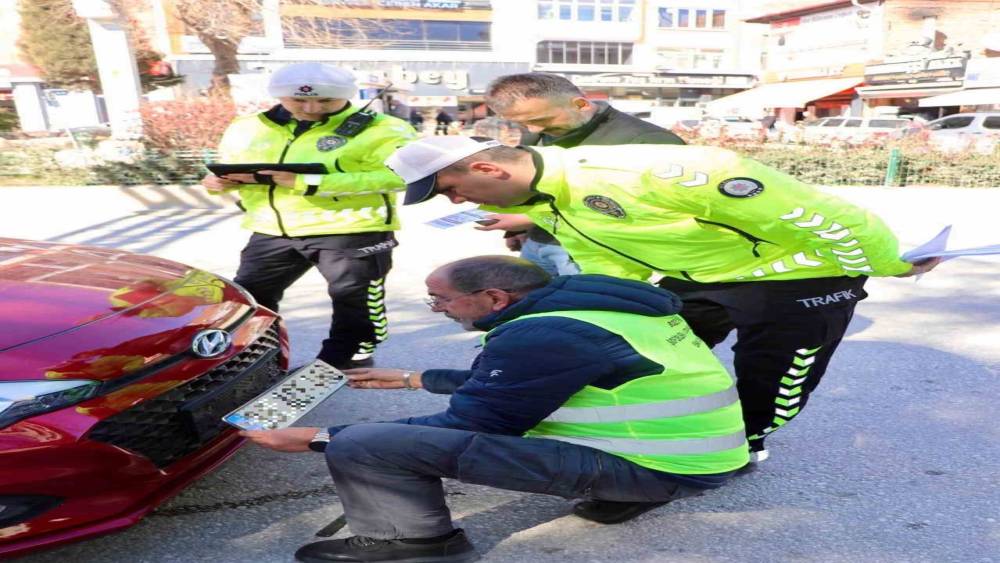 Bilecik&rsquo;te standart dışı plakalara y&ouml;nelik denetim
