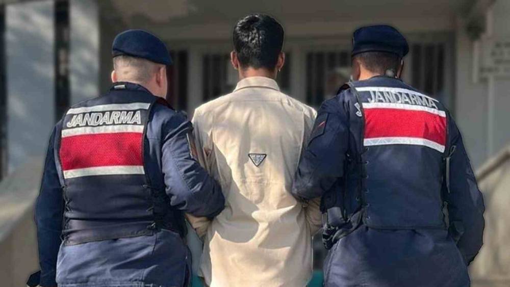 28 yıl hapis cezası bulunan h&uuml;k&uuml;ml&uuml; jandarma operasyonuyla yakalandı
