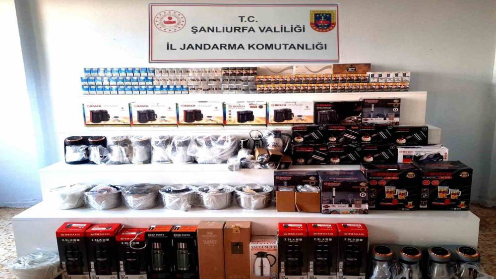 Şanlıurfa&rsquo;da 5 bin 700 paket g&uuml;mr&uuml;k ka&ccedil;ağı sigara ele ge&ccedil;irildi
