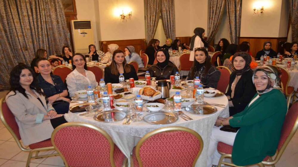 Hastane &ccedil;alışanları iftar sofrasında buluştu
