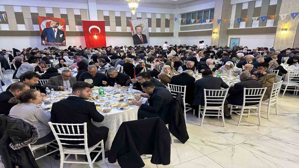 AK Parti Genel Başkan Yardımcısı Tuncer: "CHP&rsquo;ye baktığımızda T&uuml;rkiye&rsquo;nin b&uuml;y&uuml;mesini konuşan bir siyaset değil, T&uuml;rkiye&rsquo;nin başarılarını k&uuml;&ccedil;&uuml;mseyen bir siyaset g&ouml;r&uuml;yoruz"
