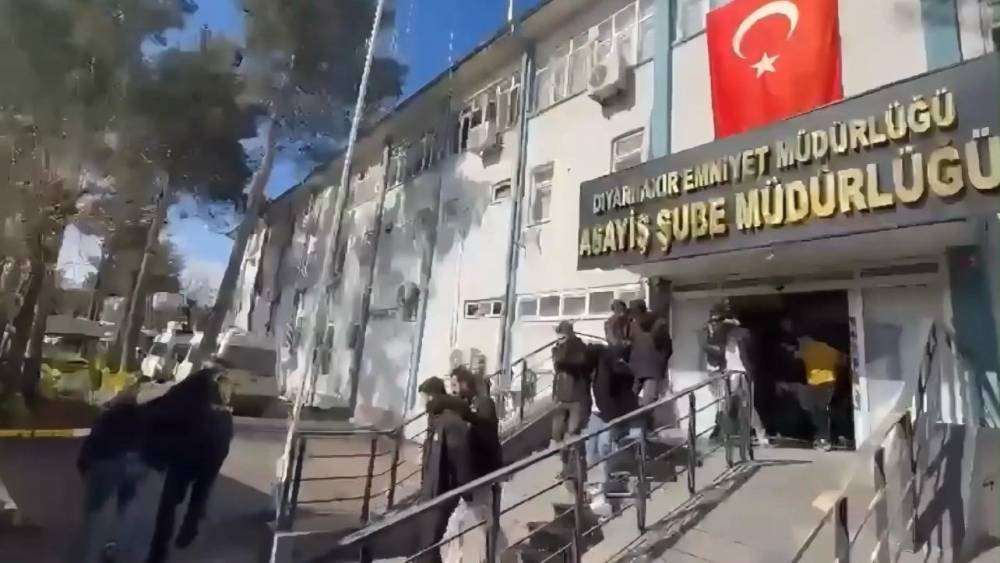 Diyarbakır&rsquo;da dolandırıcılık operasyonu: 10 tutuklama
