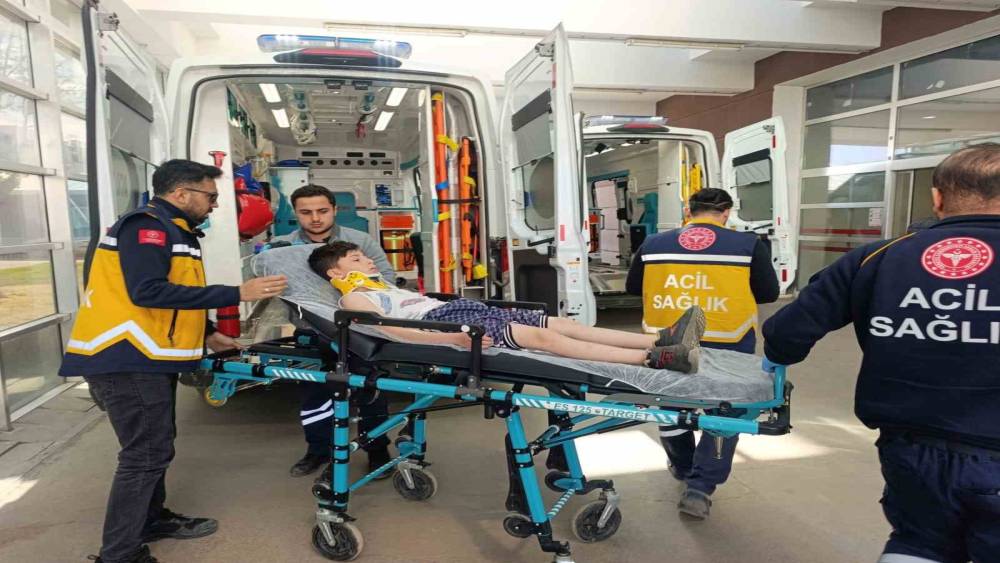 Motosikletin &ccedil;arptığı bisikletli &ccedil;ocuk yaralandı
