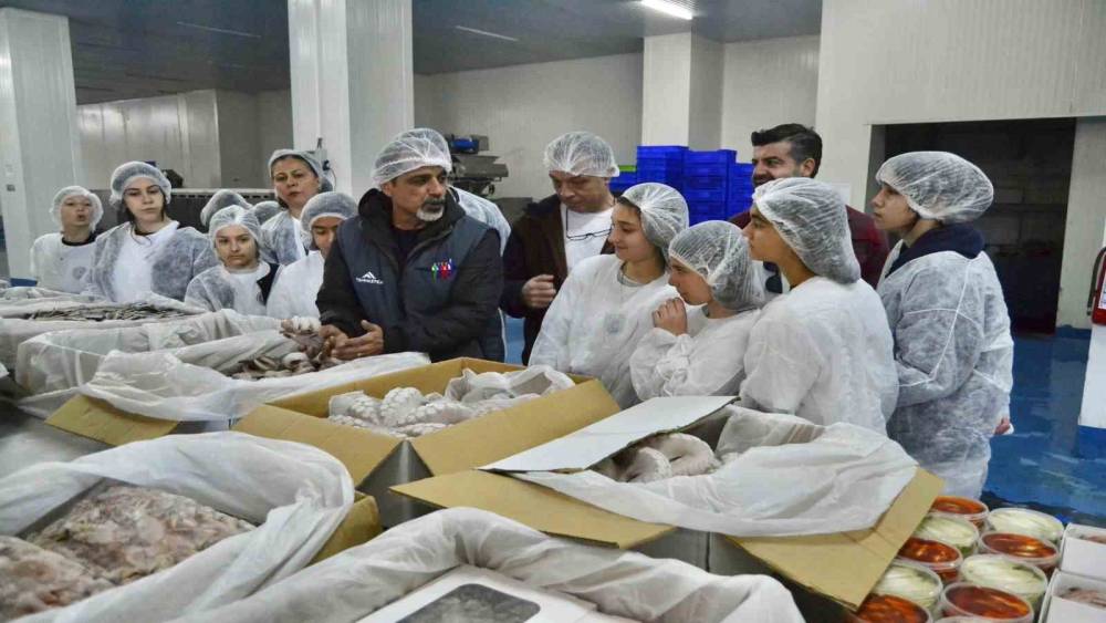 Geleceğin balık&ccedil;ıları İzmir&rsquo;de yetişiyor
