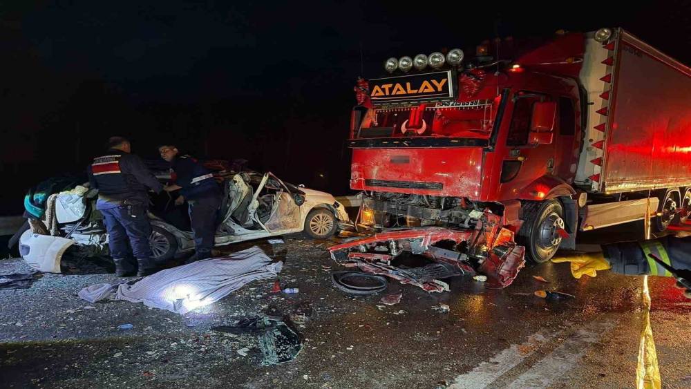 Annenin &ccedil;ocuklarını korumaya &ccedil;alışırken hayatını kaybettiği kazada kamyon s&uuml;r&uuml;c&uuml;s&uuml; adli kontrolle serbest
