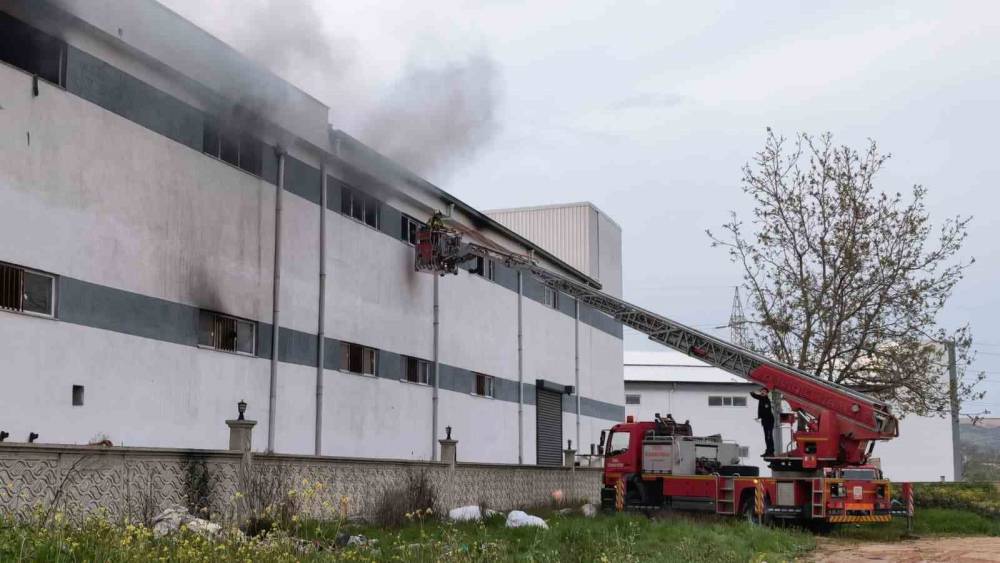 Bursa&rsquo;da mobilya fabrikasında korkutan yangın

