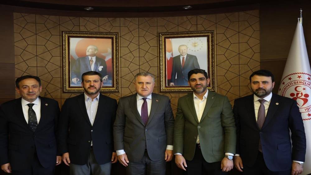 Karab&uuml;k heyeti Gen&ccedil;lik ve Spor Bakanı Bak ile g&ouml;r&uuml;şt&uuml;
