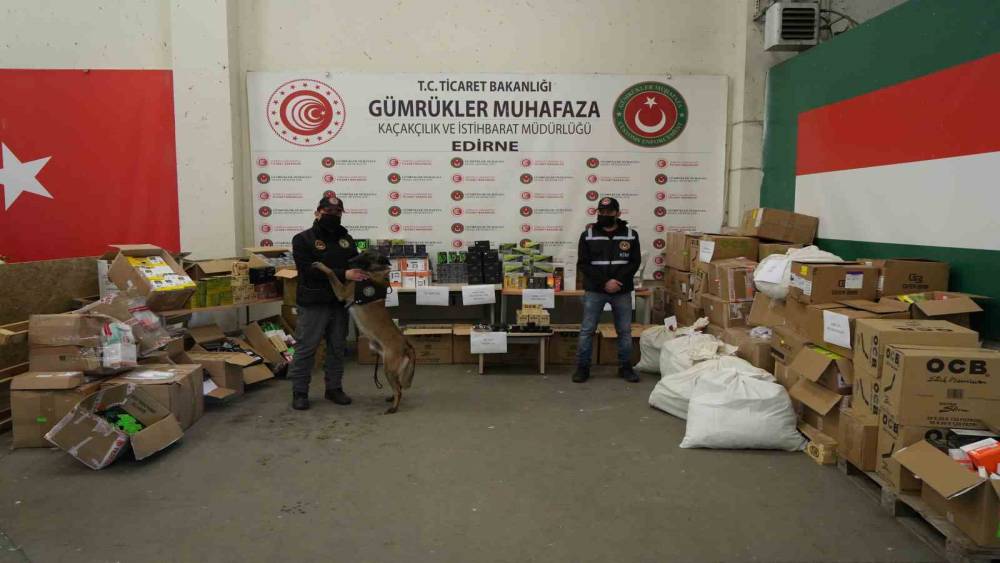 Kapıkule&rsquo;de dev operasyon: Milyonlarca liralık ka&ccedil;ak eşya ve uyuşturucu ele ge&ccedil;irildi

