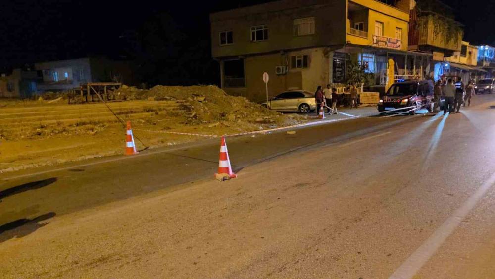 Hatay&rsquo;da silahlı kavga kamerada: 2 yaralı
