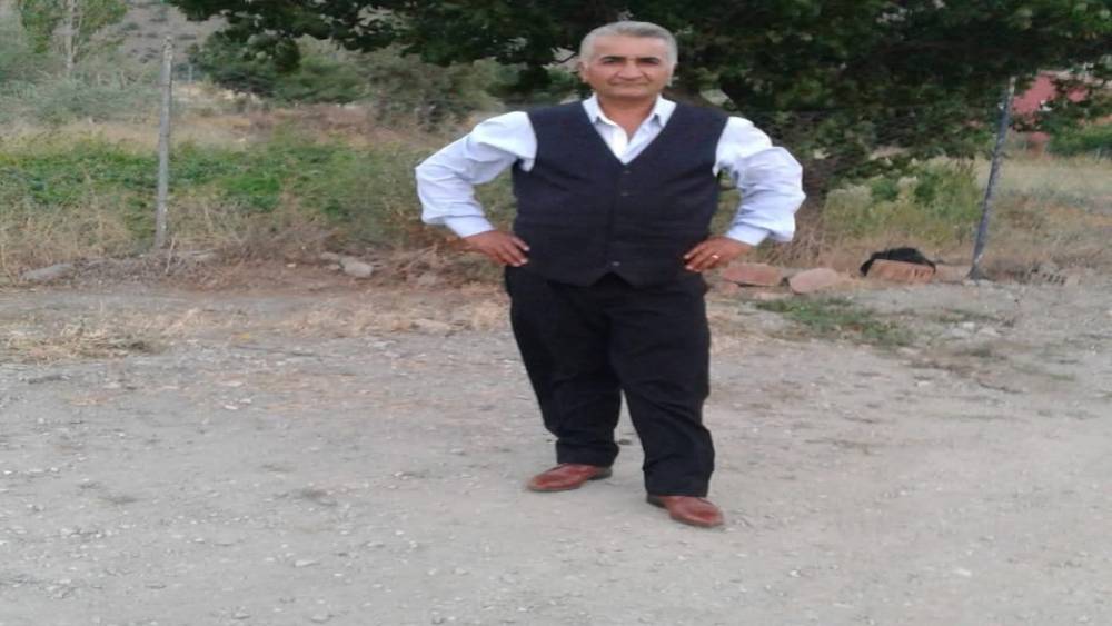 Dereye devrilen trakt&ouml;r s&uuml;r&uuml;c&uuml;s&uuml; hayatını kaybetti
