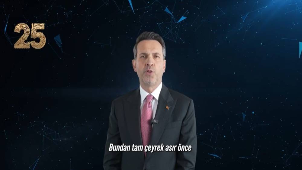 Bakan Bayraktar, AK Parti&rsquo;nin 25&rsquo;inci kuruluş yıl d&ouml;n&uuml;m&uuml;n&uuml; kutladı
