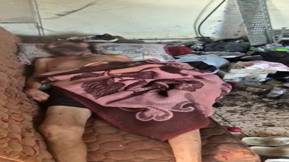 &Ouml;nce darp edildi, sonra metruk evde &ouml;l&uuml;me terk edildi
