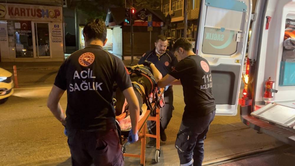 Bursa&rsquo;da motosiklet devrildi: Kadın s&uuml;r&uuml;c&uuml; yaralandı
