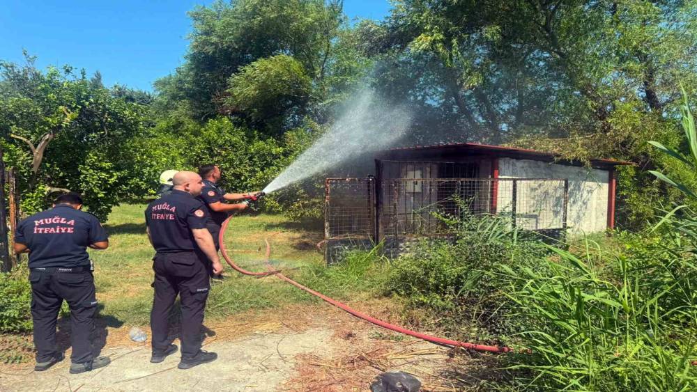 Ortaca&rsquo;da kul&uuml;be yangını
