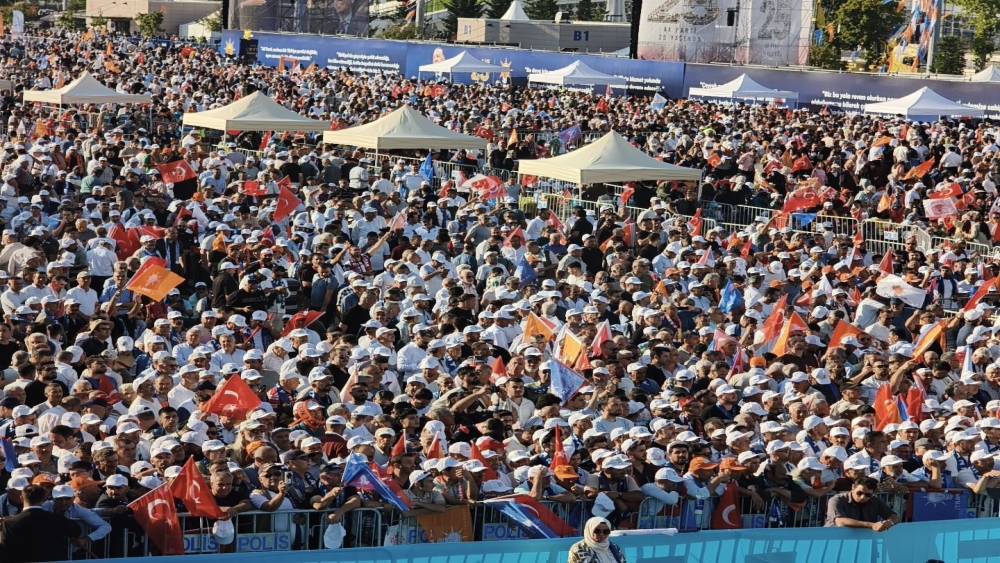 AK Parti&rsquo;nin 25. yıl mitingine vatandaşlardan yoğun ilgi
