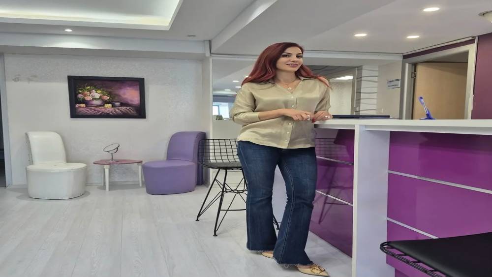 Kliniğinde kalp krizi ge&ccedil;iren &uuml;nl&uuml; doktor son yolculuğuna uğurlandı
