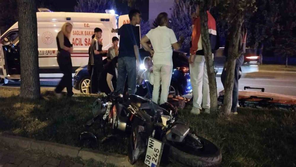 Kayseri&rsquo;de otomobille motosiklet &ccedil;arpıştı: 1 yaralı
