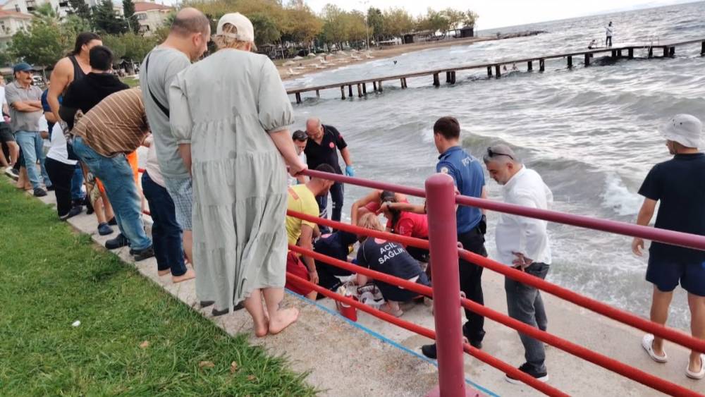 Arkadaşıyla tartışıp denize atlayan kadın boğulma tehlikesi ge&ccedil;irdi
