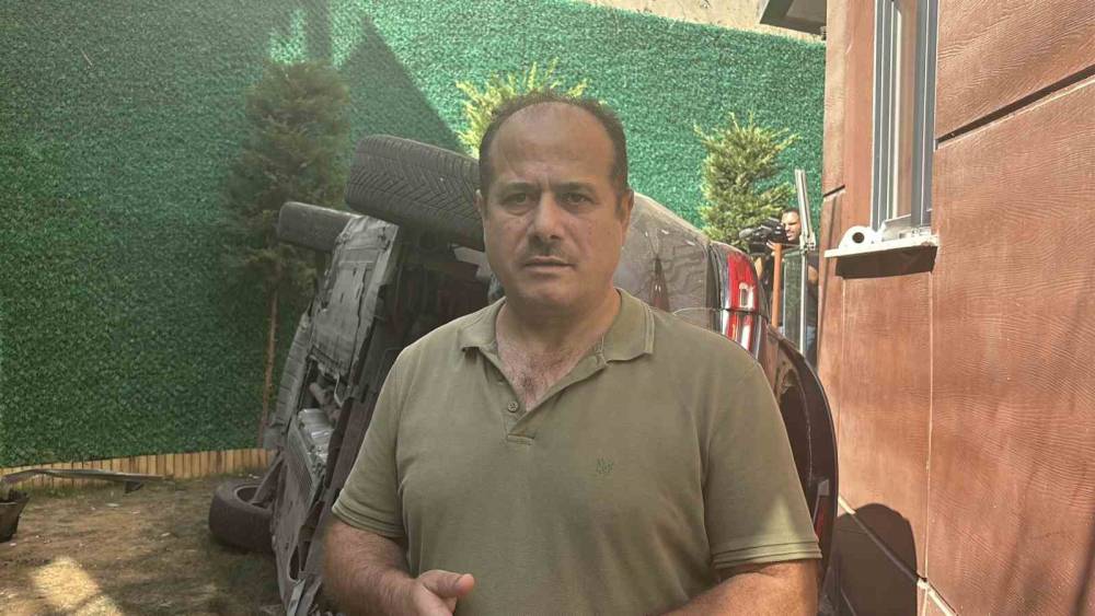 Ey&uuml;psultan&rsquo;da otomobil bah&ccedil;eye u&ccedil;tu, g&uuml;n ağarınca ortalığın savaş alanına d&ouml;nd&uuml;ğ&uuml; g&ouml;r&uuml;ld&uuml;
