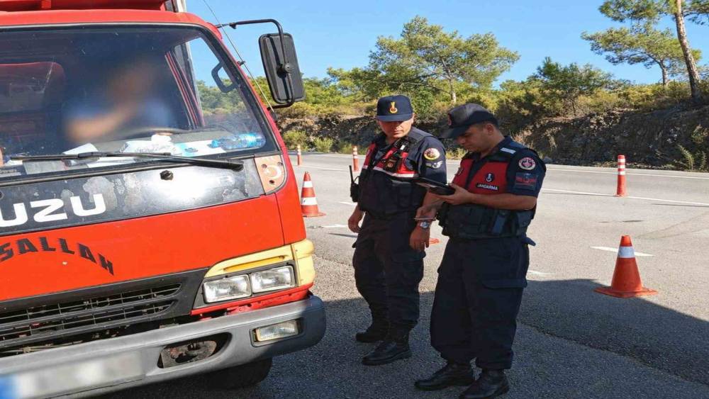 Jandarma Muğla&rsquo;da bir haftada 17 bin 711 ara&ccedil; denetlendi
