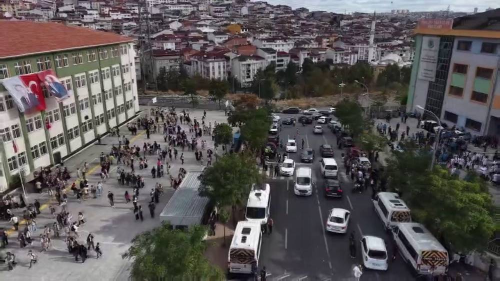 İstanbul&rsquo;da okul &ccedil;evrelerinde dron destekli denetim

