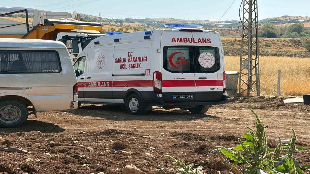 Kamyonun &uuml;zerinden d&uuml;şen şahıs yaralandı
