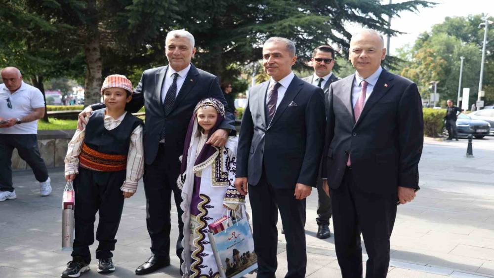 Ticaret Bakanı Prof. Dr. &Ouml;mer Bolat: "T&uuml;rkiye zorlu şartlara rağmen ekonomisini b&uuml;y&uuml;tmeye devam ediyor"
