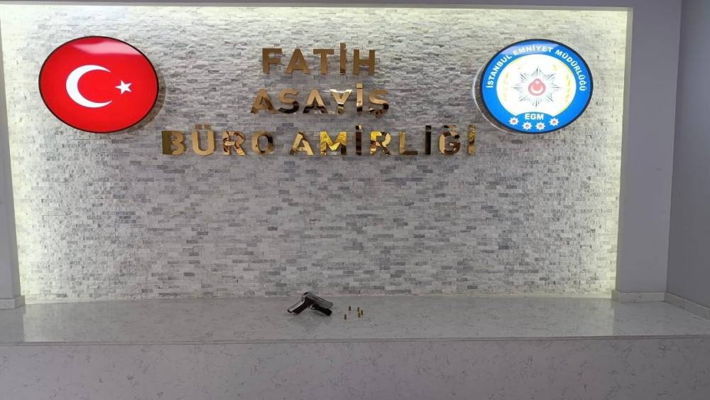Fatih&rsquo;te iş yerinin fotoğraflarını &ccedil;ekip, saldırı hazırlığı yapan 2 ş&uuml;pheli yakalandı
