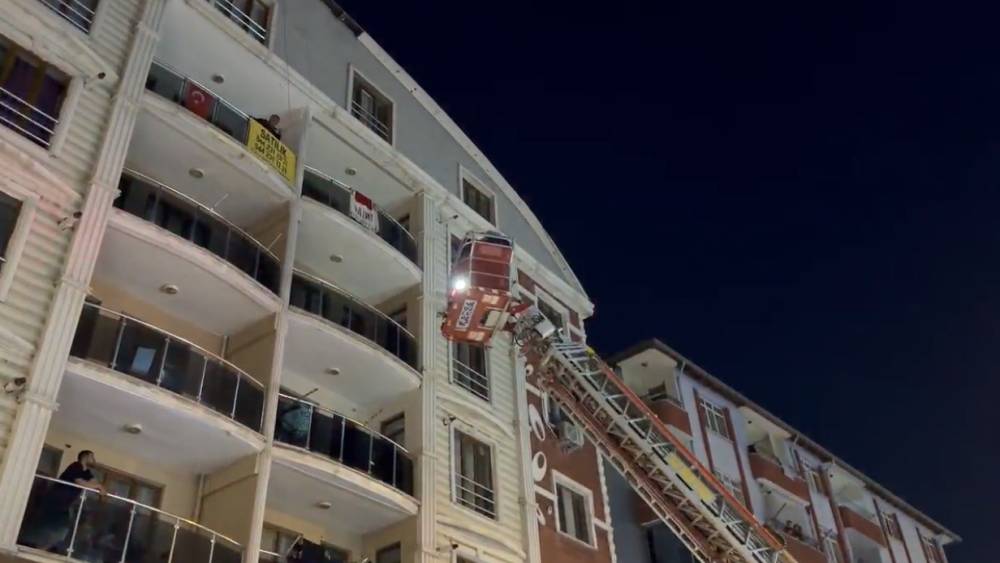 Iğdır&rsquo;da dubleks dairede &ccedil;ıkan yangında 18 kişi dumandan etkilendi
