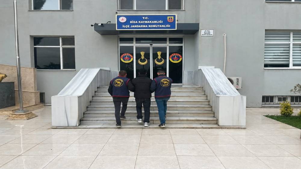 &Ccedil;anakkale&rsquo;de &ccedil;eşitli su&ccedil;lardan aranan 15 ş&uuml;pheli tutuklandı
