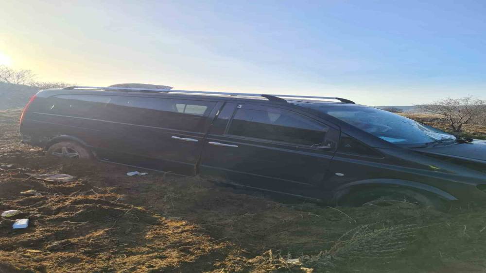 Isparta&rsquo;da kontrolden &ccedil;ıkan ara&ccedil; şarampole u&ccedil;tu: 10 yaralı
