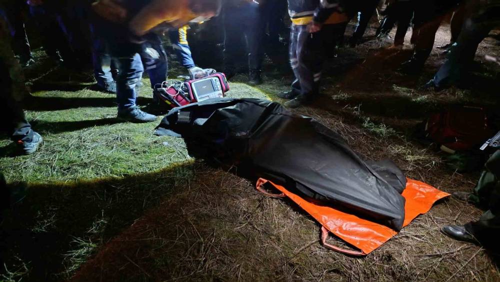 G&uuml;m&uuml;şhane&rsquo;deki yangında bazı kısımları &ccedil;&ouml;ken binada yaşlı adamın cansız bedeni bulundu
