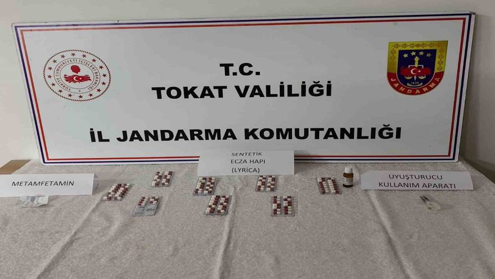 Tokat&rsquo;ta ara&ccedil;ta sentetik hap ve uyuşturucu madde bulunan ş&uuml;pheli, adli kontrolle serbest kaldı
