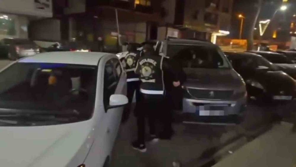 Pendik&rsquo;te silah ticareti yapan 2 ş&uuml;pheli g&ouml;zaltına alındı
